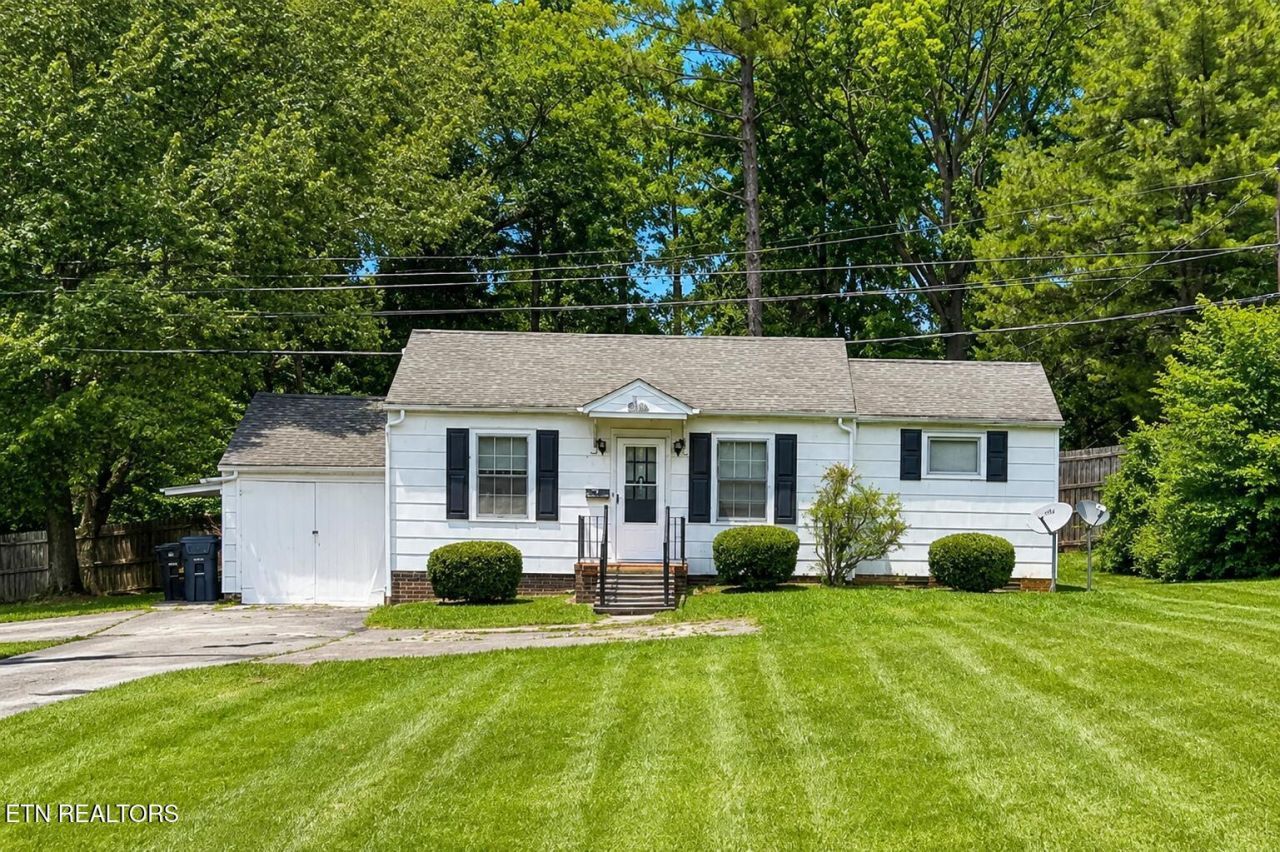 227 Doughty Drive, Knoxville, TN 37918 Main Photo