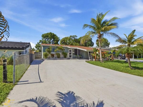 309 SW 7TH Court, Hallandale Beach, FL 33009