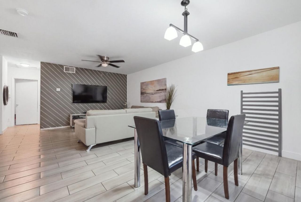 309 SW 7th Court, Hallandale Beach, FL 33009 Photo