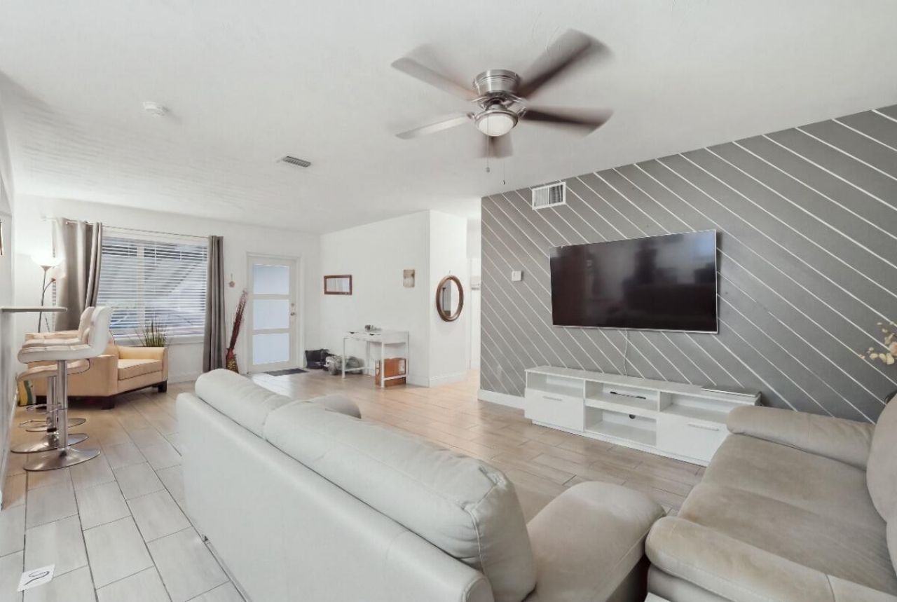 309 SW 7th Court, Hallandale Beach, FL 33009 Photo