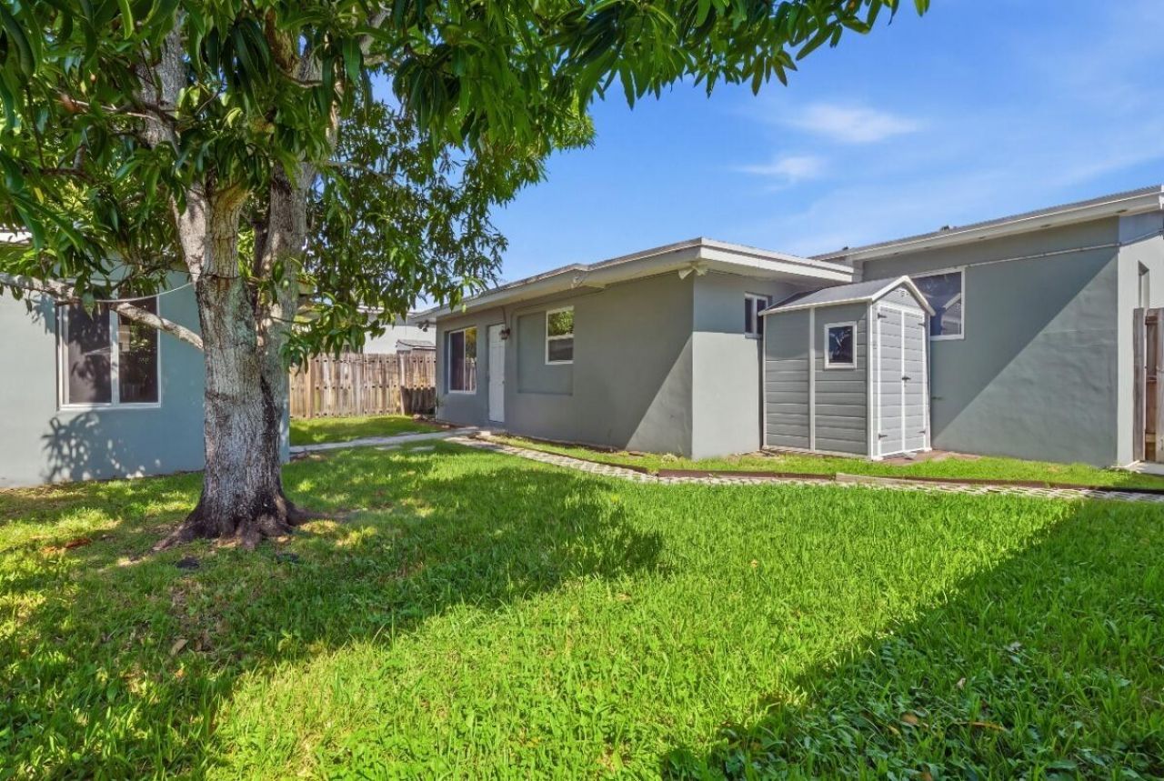 309 SW 7th Court, Hallandale Beach, FL 33009 Photo