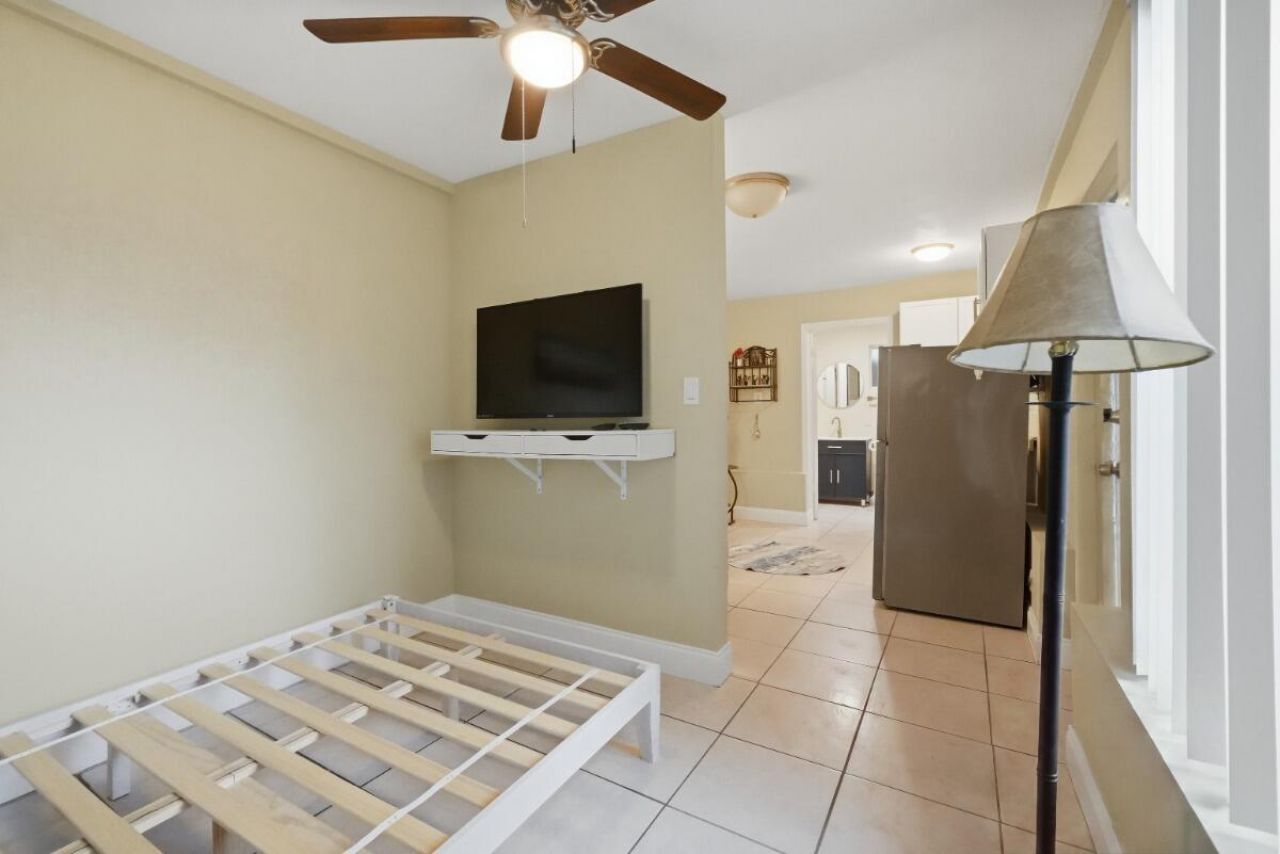 309 SW 7th Court, Hallandale Beach, FL 33009 Photo