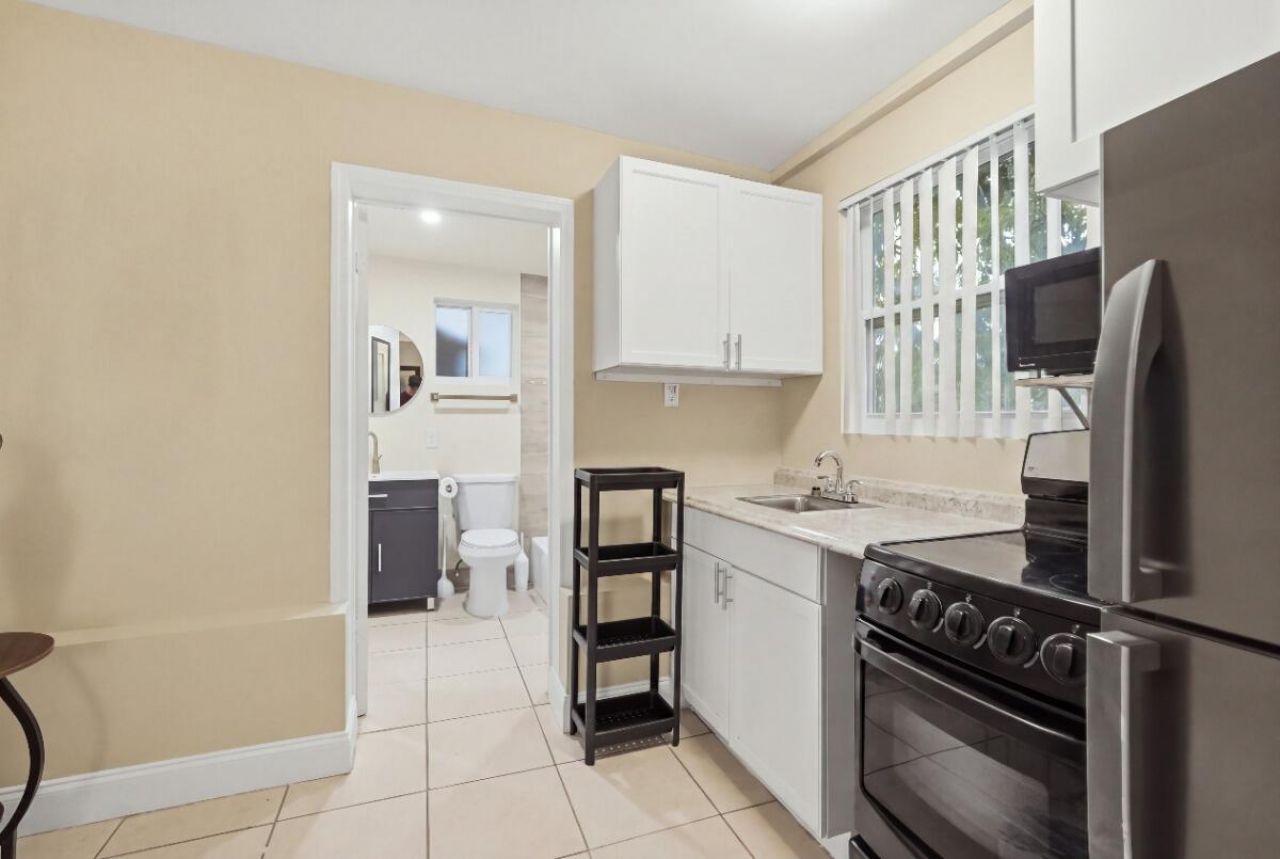 309 SW 7th Court, Hallandale Beach, FL 33009 Photo