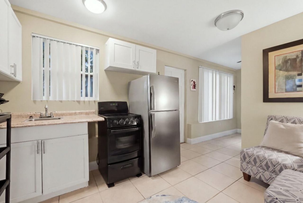 309 SW 7th Court, Hallandale Beach, FL 33009 Photo