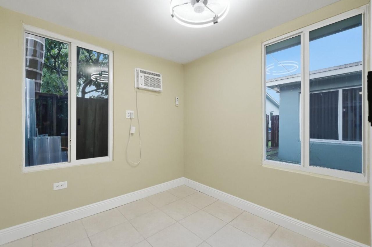 309 SW 7th Court, Hallandale Beach, FL 33009 Photo