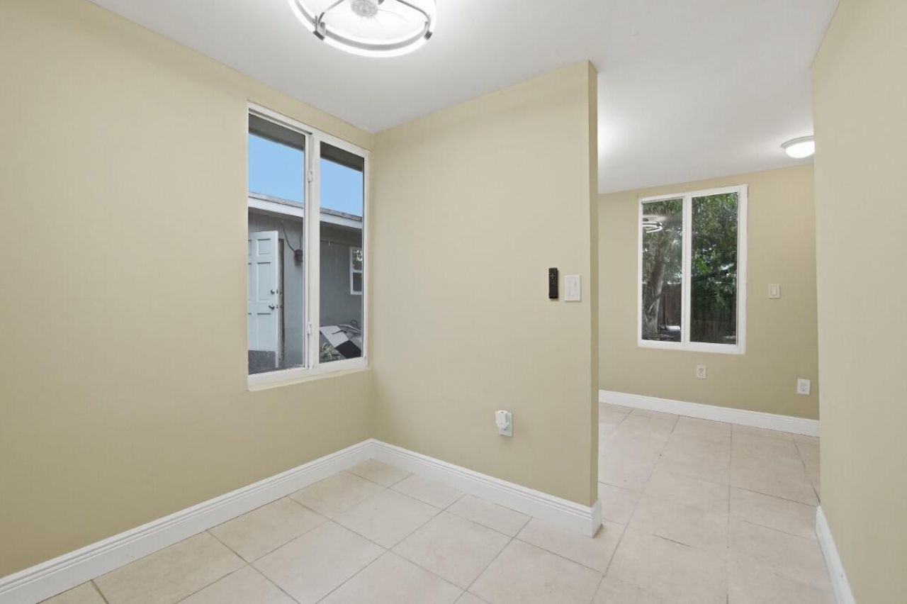 309 SW 7th Court, Hallandale Beach, FL 33009 Photo