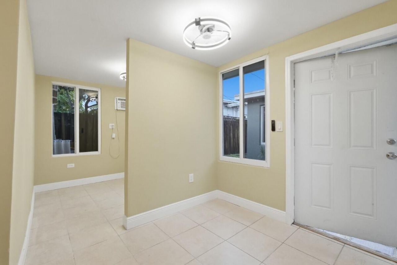 309 SW 7th Court, Hallandale Beach, FL 33009 Photo
