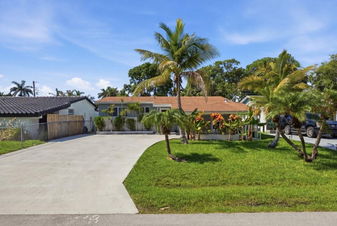 309 SW 7th Court, Hallandale Beach, FL 33009 Photo