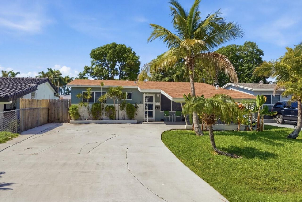 309 SW 7th Court, Hallandale Beach, FL 33009 Photo