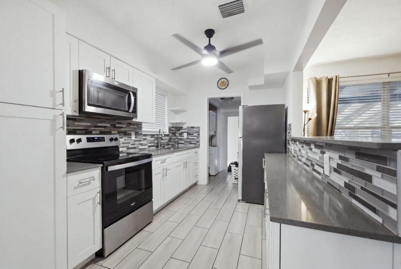 309 SW 7th Court, Hallandale Beach, FL 33009 Photo