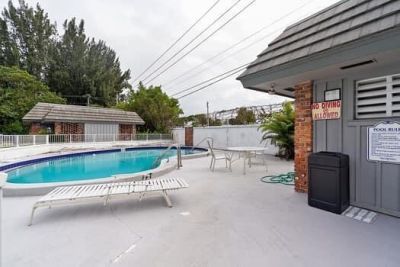 415 Pine Tree Court, Unit 17, Atlantis, FL 33462 Photo