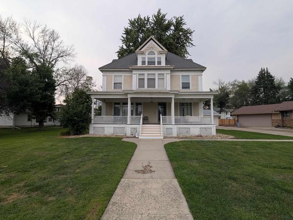 628 6th Ave, Sheldon, IA 51201