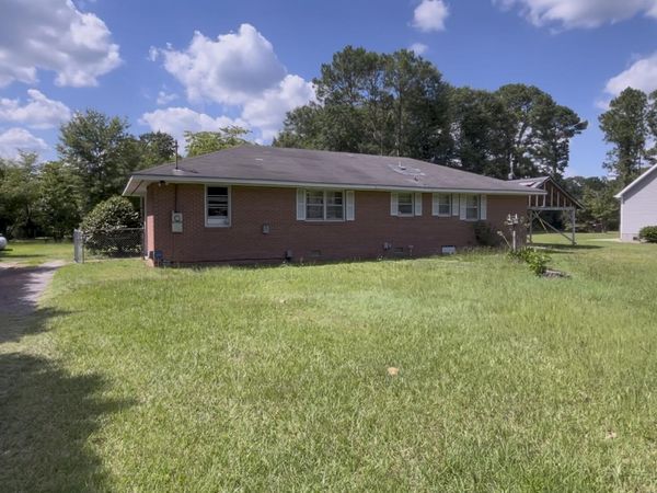 103 Alexander Street, Elizabethtown, NC 28337