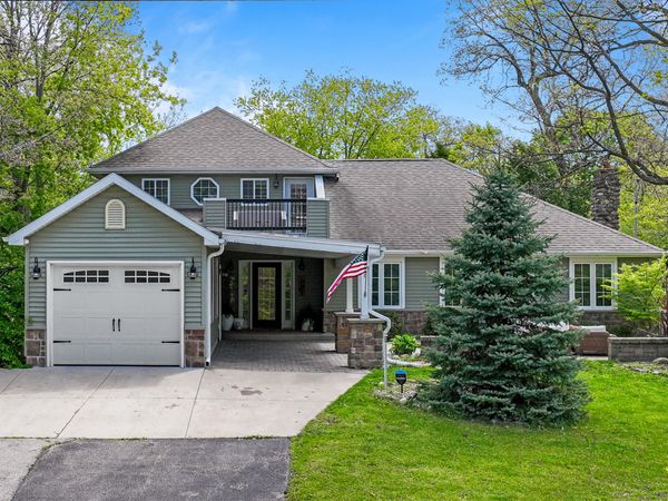 1069 Sauganash Dr, Fontana, WI 53125