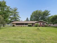 209 Alfred Drive, Sycamore, IL 60178 primary photo