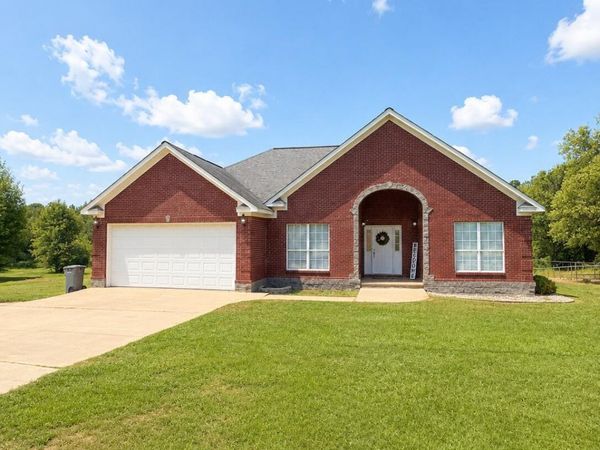 6495 Wolfe Road, Columbus, MS 39705