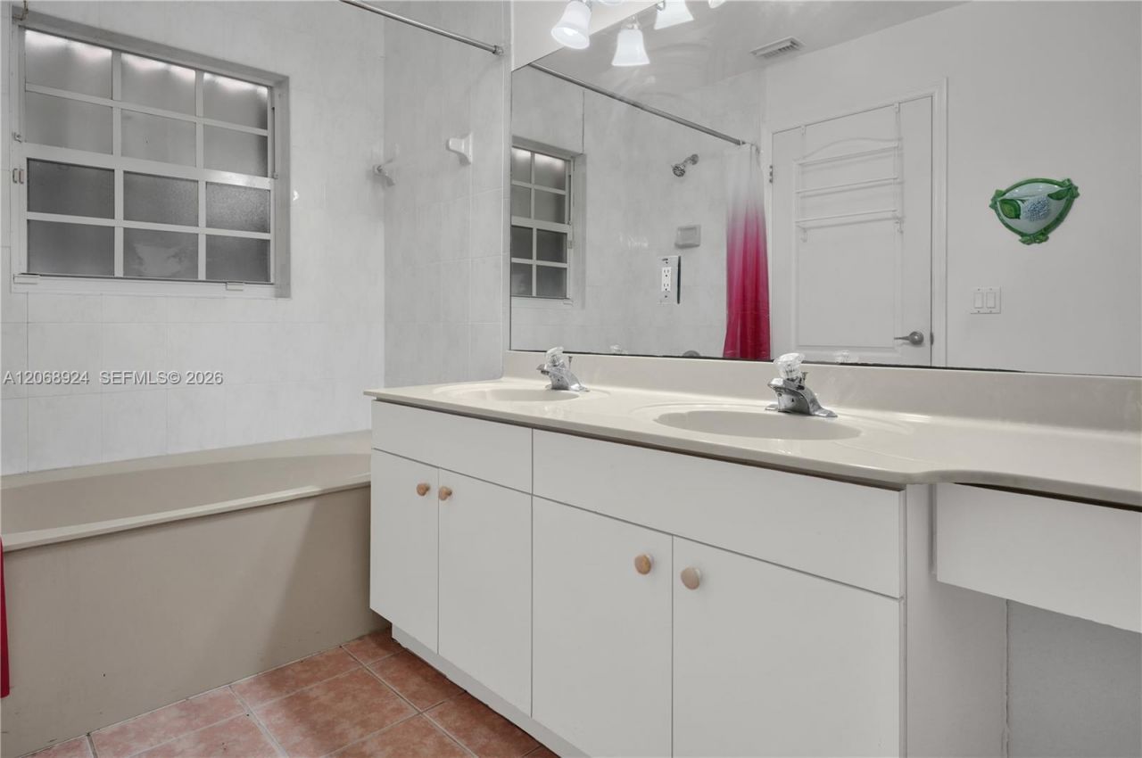 901 NW 128th Pl, Miami, FL 33182 Photo