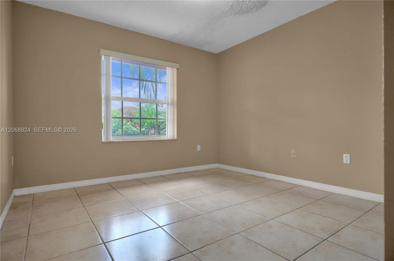 901 NW 128th Pl, Miami, FL 33182 Photo