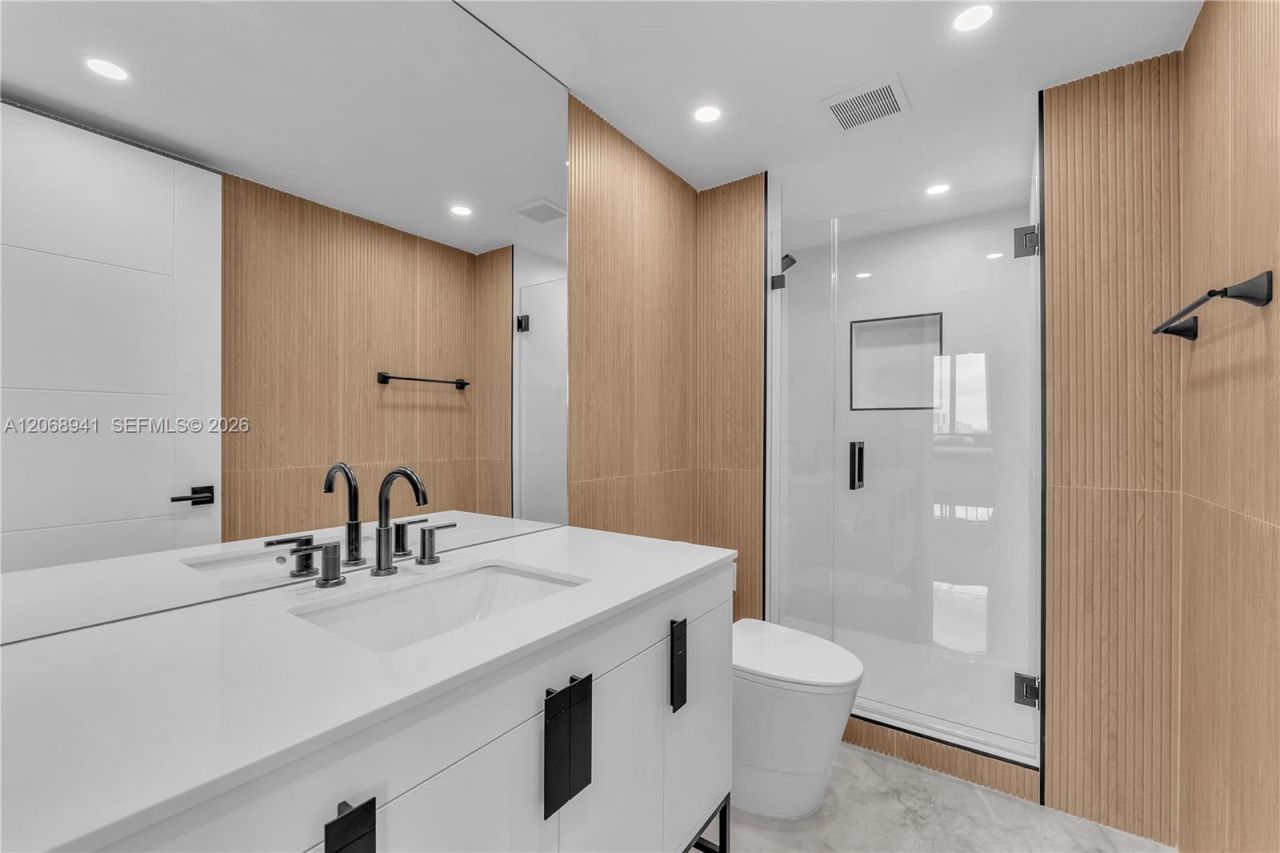 19355 Turnberry Way, Unit 14D, Aventura, FL 33180 Photo