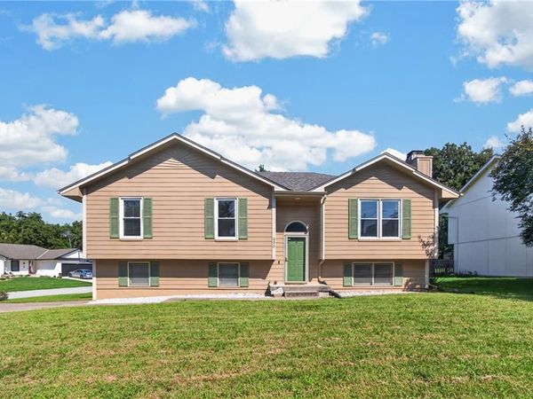 800 NE Bristol Drive, Lee's Summit, MO 64086