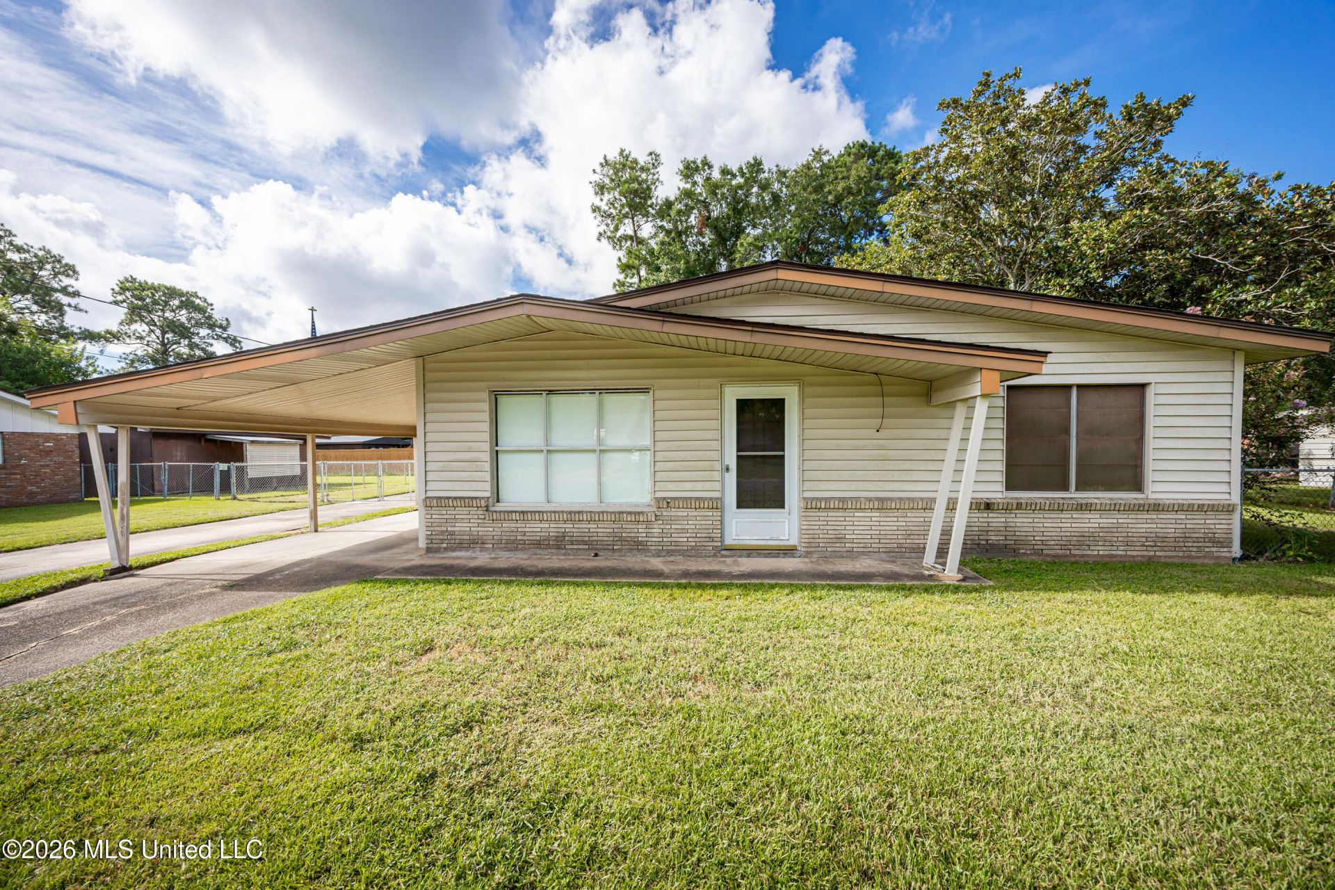 110 Elliott Place, Ocean Springs, MS 39564 Main Photo