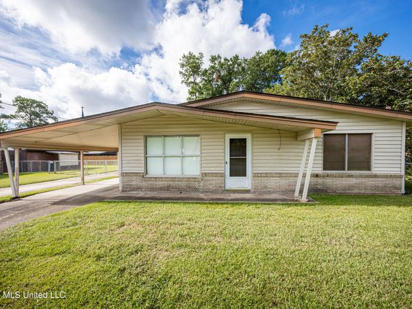 110 Elliott Place, Ocean Springs, MS 39564