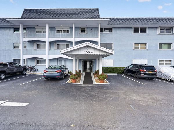 100 SHORE Court, Unit 311, North Palm Beach, FL 33408