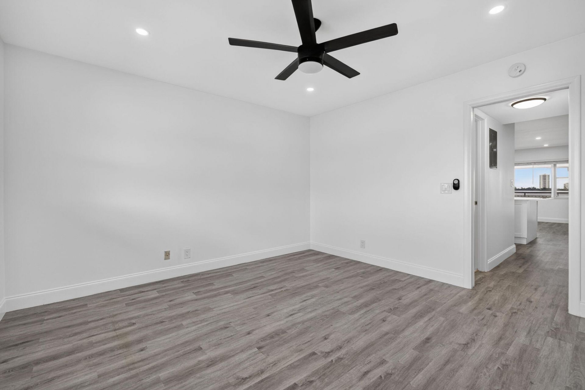 100 Shore Court, Unit 311, North Palm Beach, FL 33408 Photo