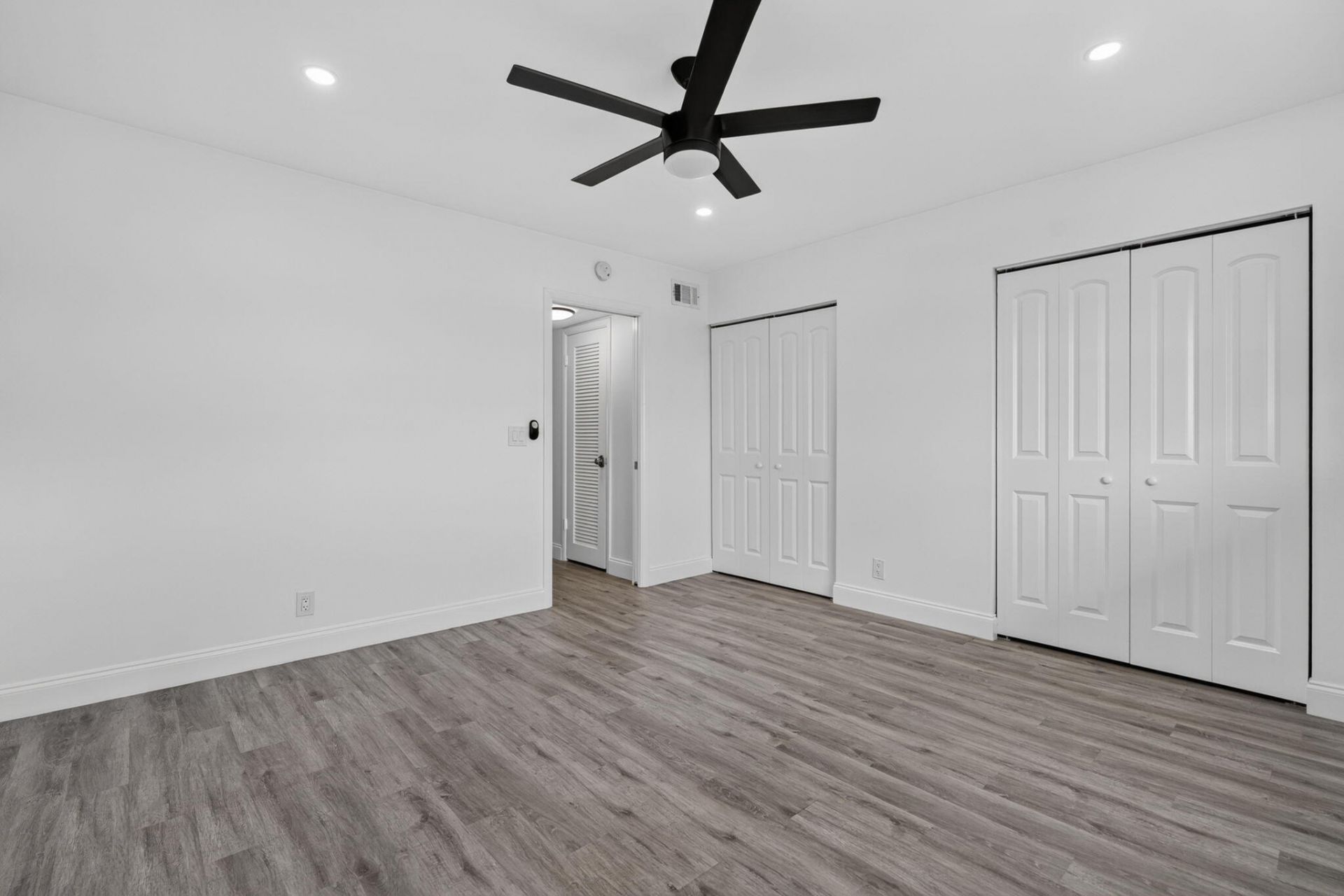 100 Shore Court, Unit 311, North Palm Beach, FL 33408 Photo