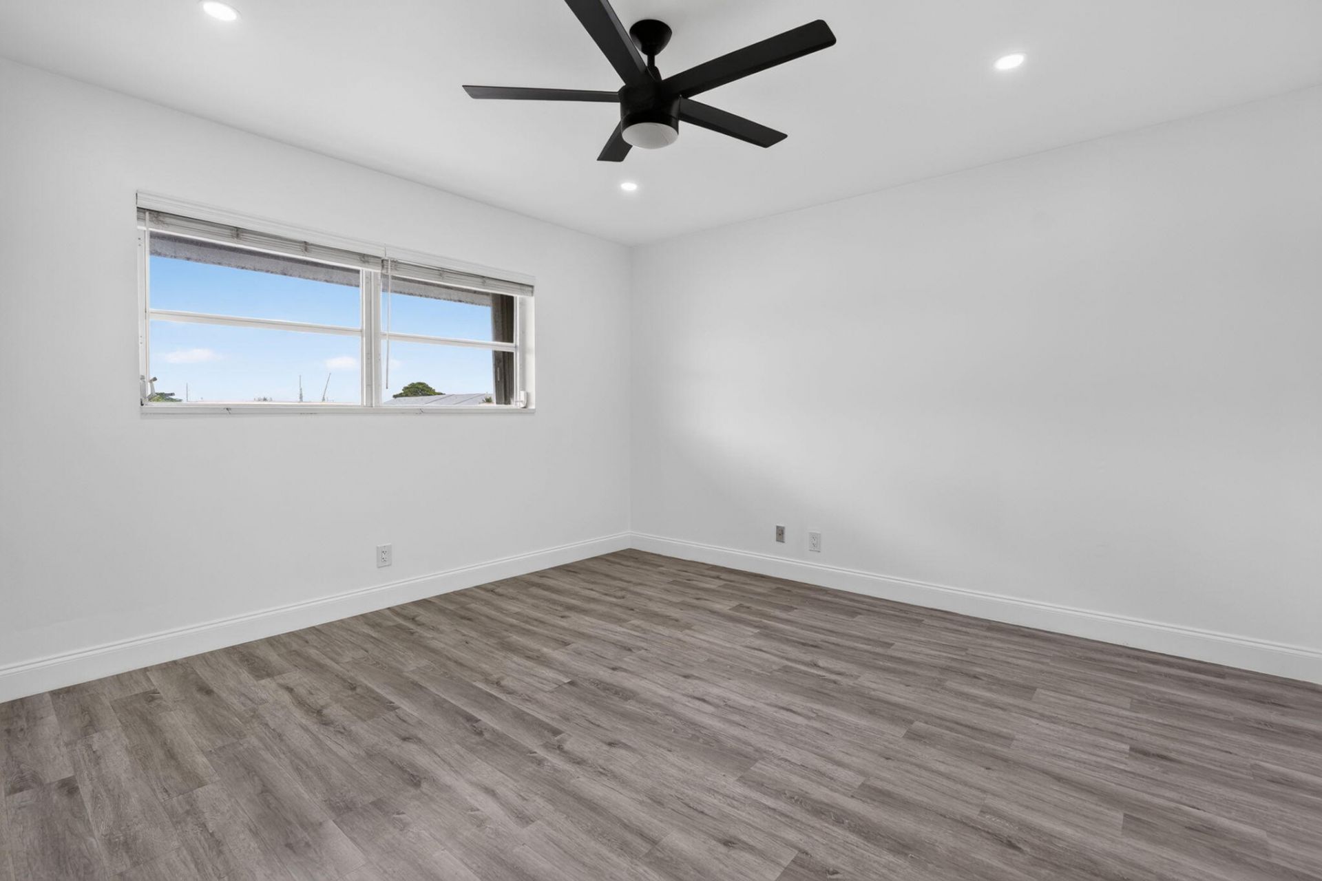 100 Shore Court, Unit 311, North Palm Beach, FL 33408 Photo