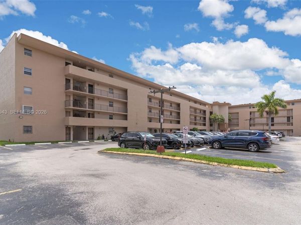 8895 Fontainebleau Blvd , Unit 207, Miami, FL 33172