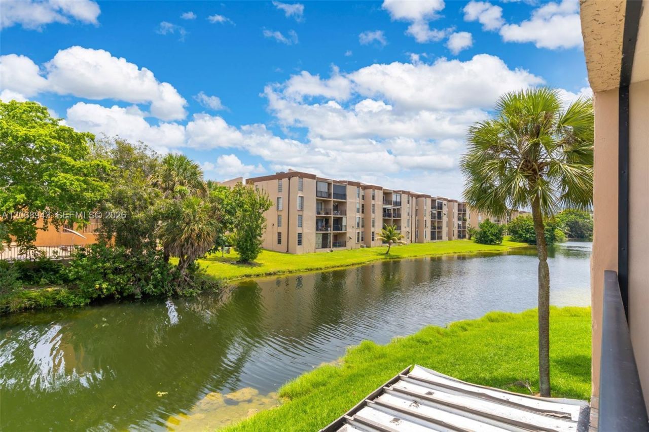 8895 Fontainebleau Blvd , Unit 207, Miami, FL 33172 Photo