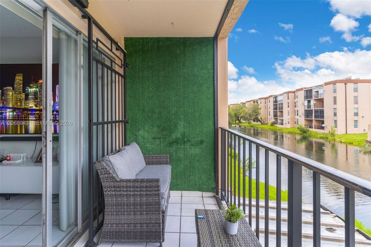 8895 Fontainebleau Blvd , Unit 207, Miami, FL 33172 Photo