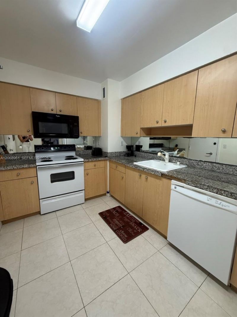 9195 Collins Ave, Unit 512, Surfside, FL 33154 Photo