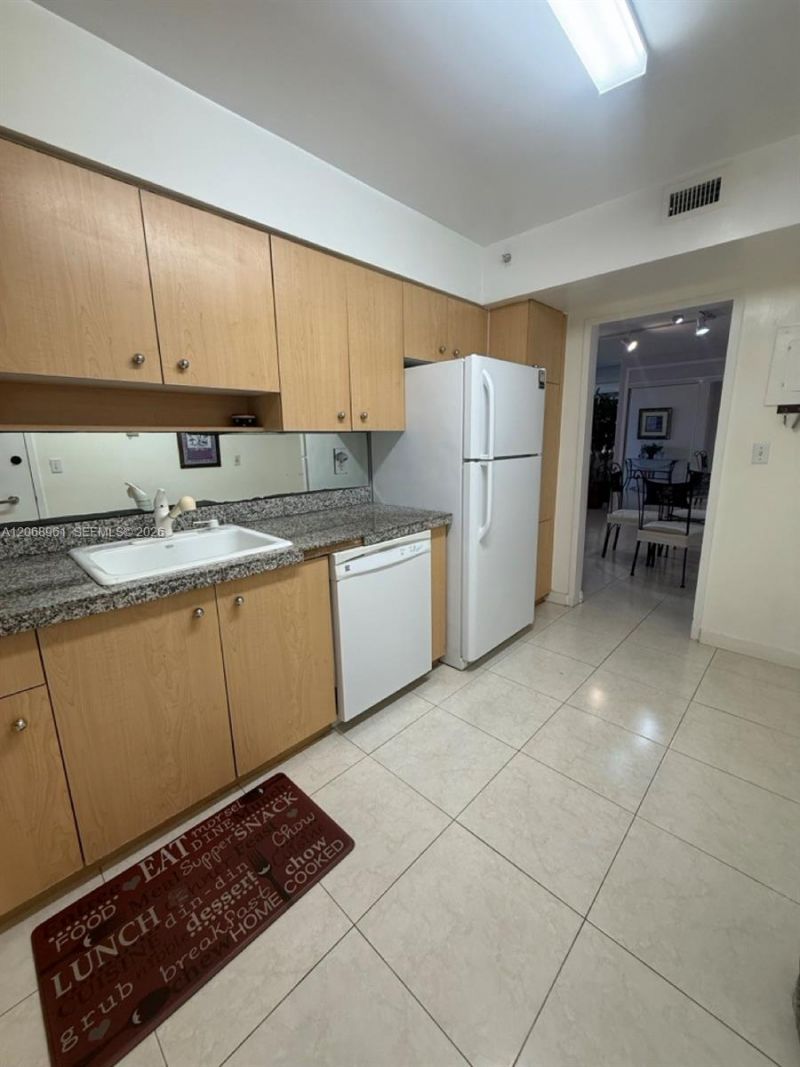 9195 Collins Ave, Unit 512, Surfside, FL 33154 Photo
