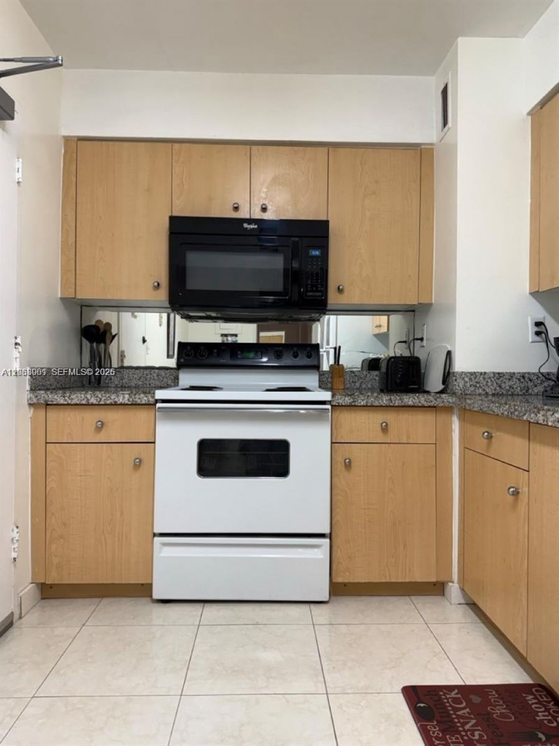 9195 Collins Ave , Unit 512, Surfside, FL 33154 Photo