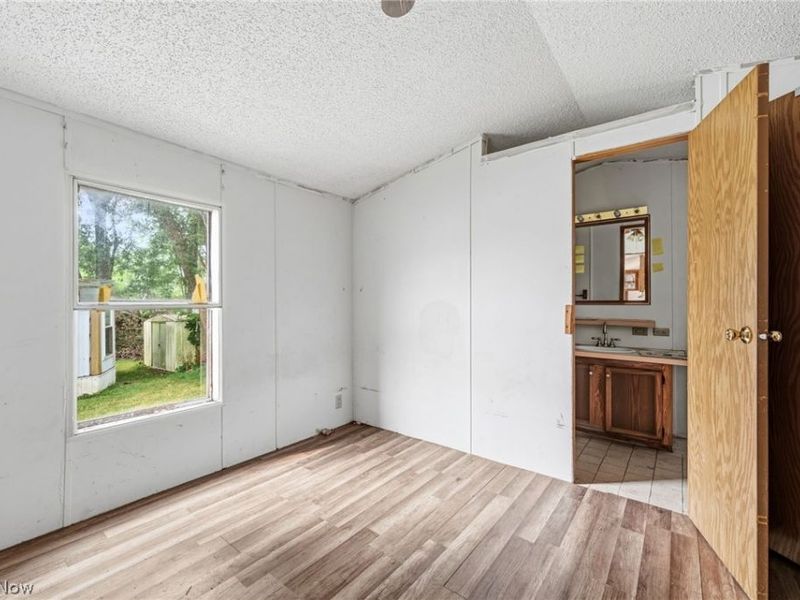 10938 Leader Road, Chardon, OH 44024 Photo 4