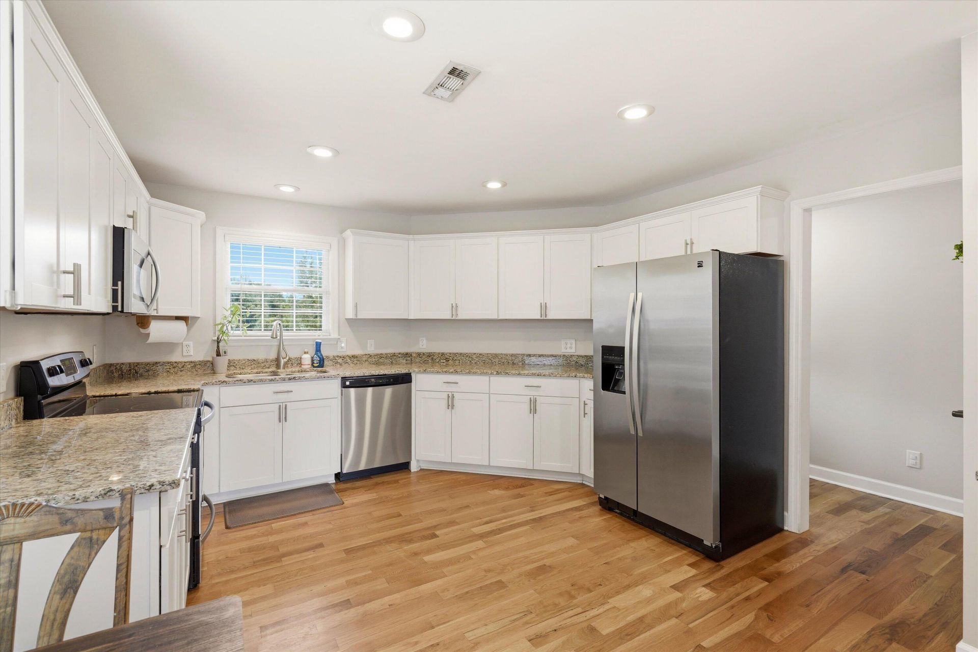 122 Thomas Lane Photo 10