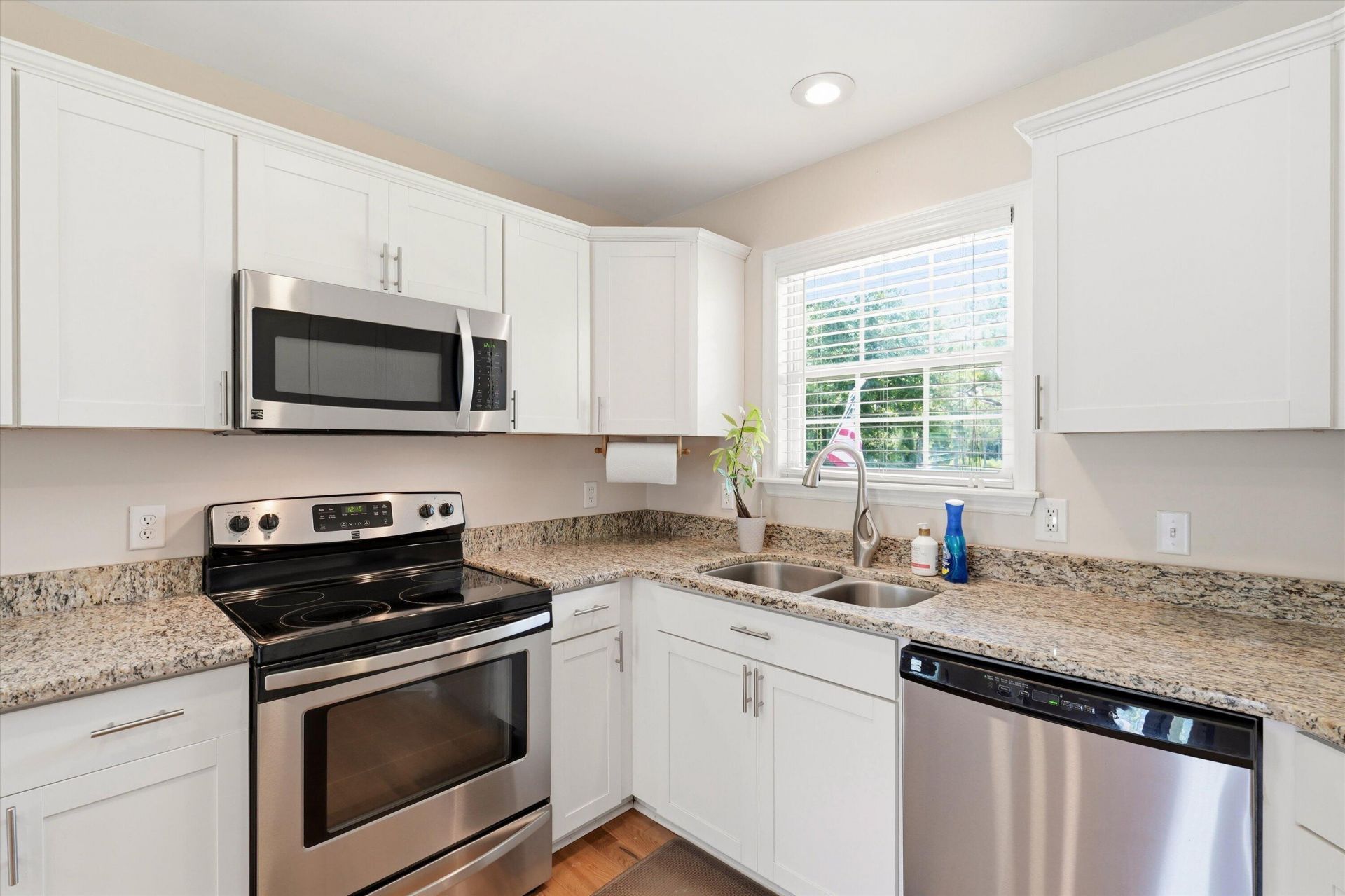 122 Thomas Lane Photo 11