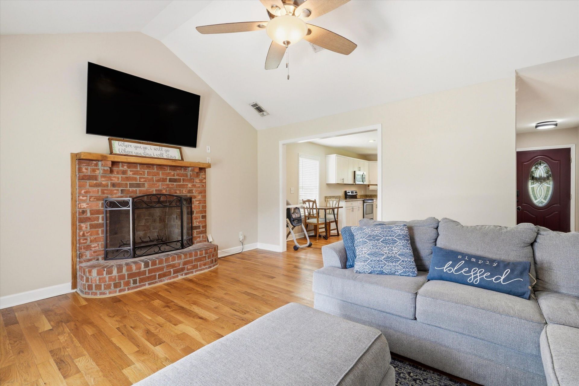 122 Thomas Lane Photo 7