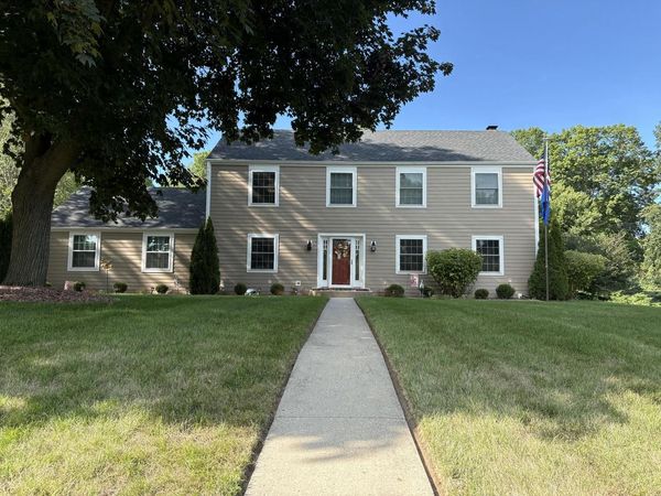 18400 Chevy Chase, Brookfield, WI 53045