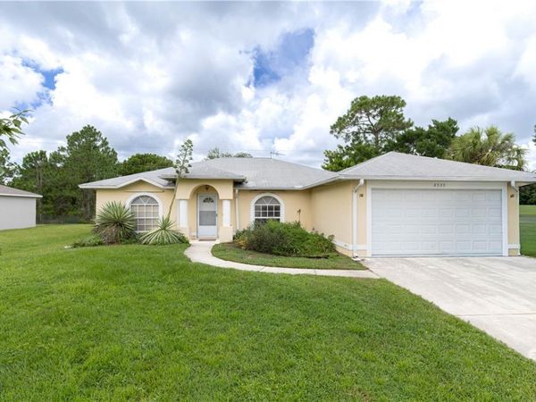 8555 103rd Avenue, Vero Beach, FL 32967