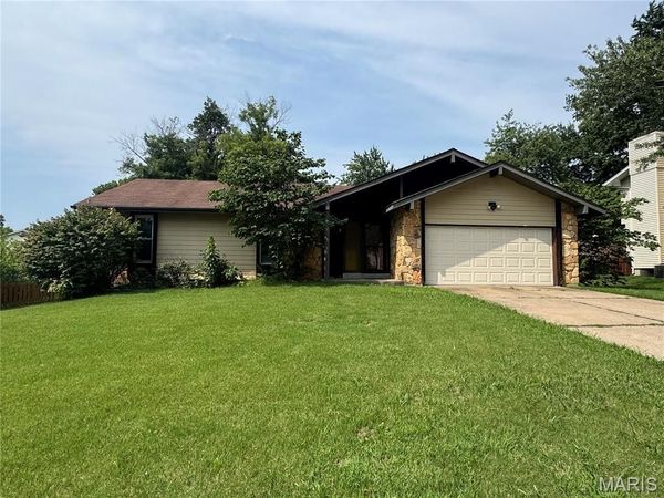 7 Armitage Drive, St Peters, MO 63376