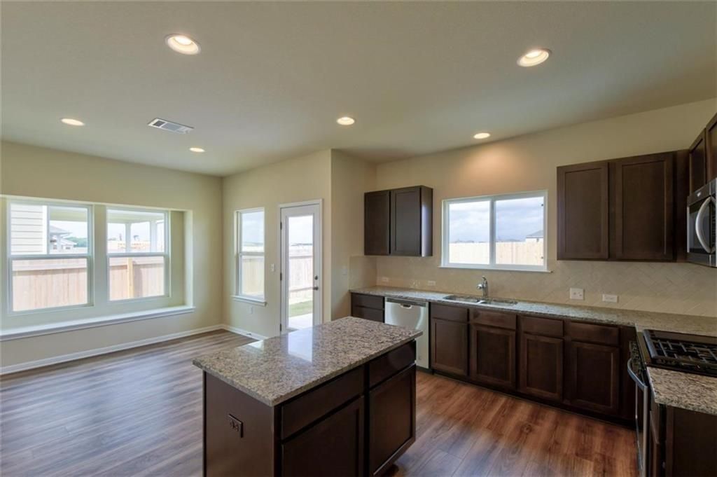 10324 Bankhead Dr, Austin, TX 78747 Main Photo