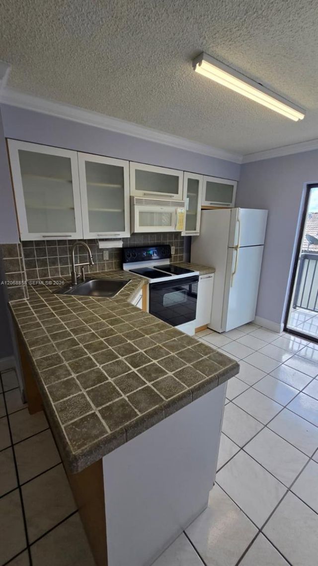 5290 W 21st Ct , Unit 304, Hialeah, FL 33016 Photo