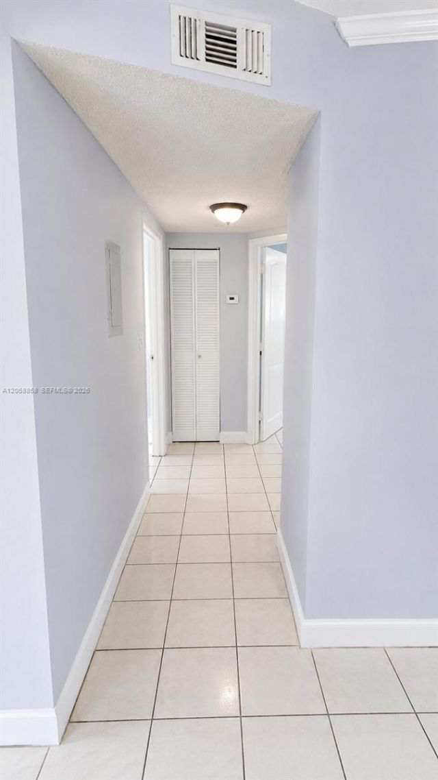 5290 W 21st Ct , Unit 304, Hialeah, FL 33016 Photo
