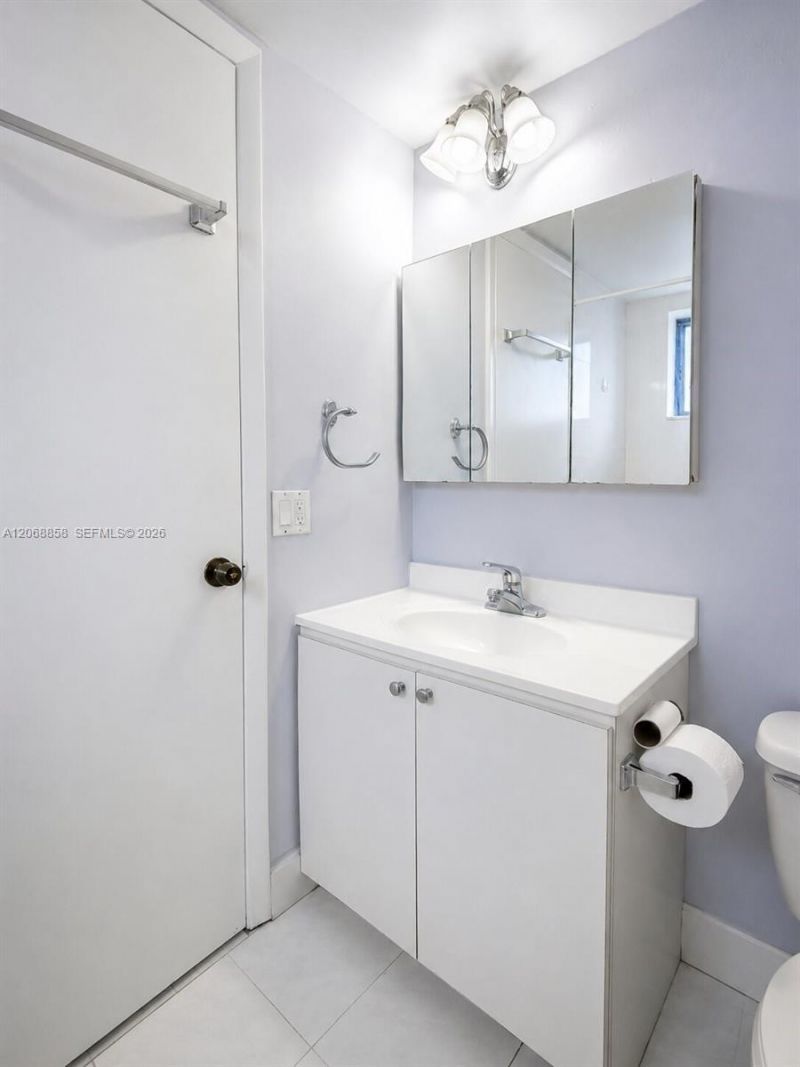 5290 W 21st Ct , Unit 304, Hialeah, FL 33016 Photo