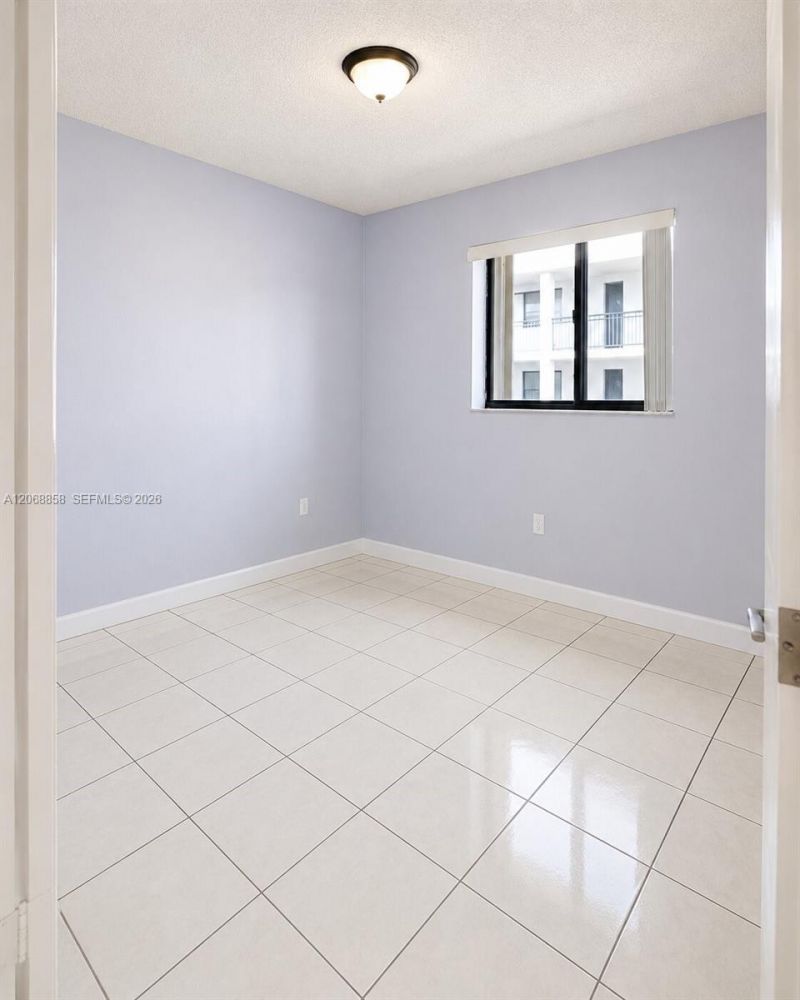 5290 W 21st Ct , Unit 304, Hialeah, FL 33016 Photo