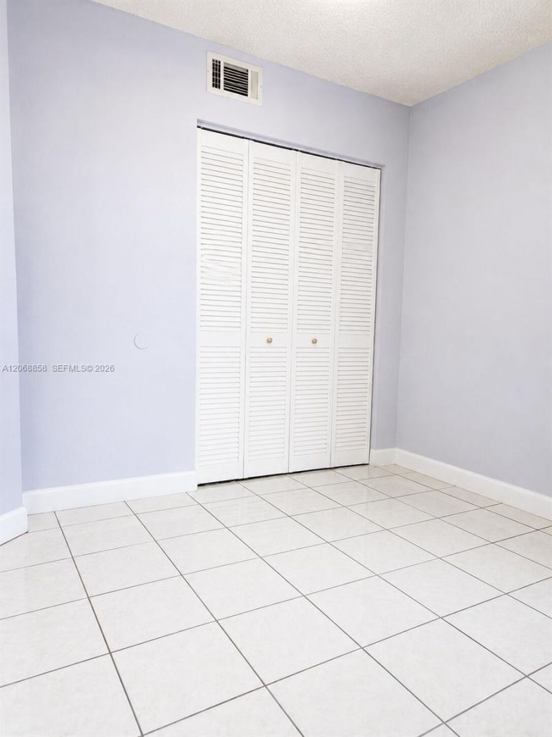5290 W 21st Ct , Unit 304, Hialeah, FL 33016 Photo