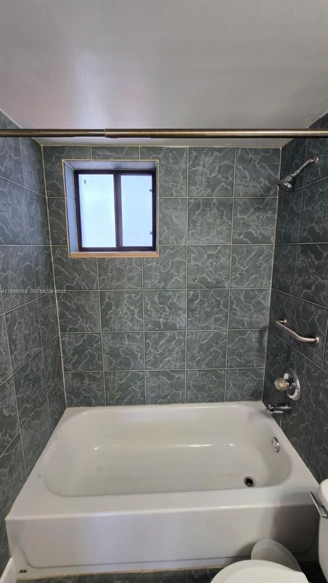 5290 W 21st Ct , Unit 304, Hialeah, FL 33016 Photo